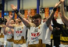 Еве како Лазаревски се загреваше со чкембарската химна – „Еј другарче, еј скопјанче!“(ВИДЕО)