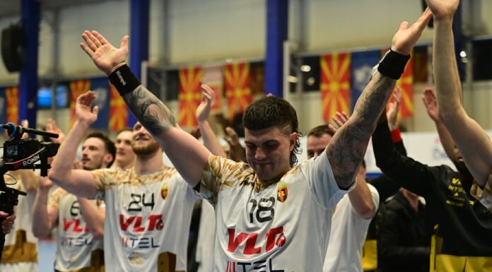 Еве како Лазаревски се загреваше со чкембарската химна – „Еј другарче, еј скопјанче!“(ВИДЕО)