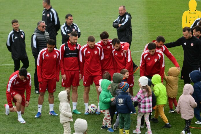 Deca so igraci na trening