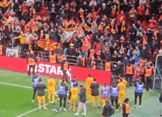 Вака се сака Македонија: „Фалангата“ со поддршка за фудбалерите после поразот (ВИДЕО)
