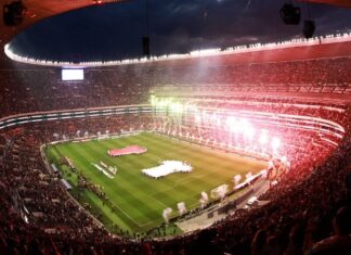 Еден навивач загина на отворањето на новата „Ацтека“ во Мексико