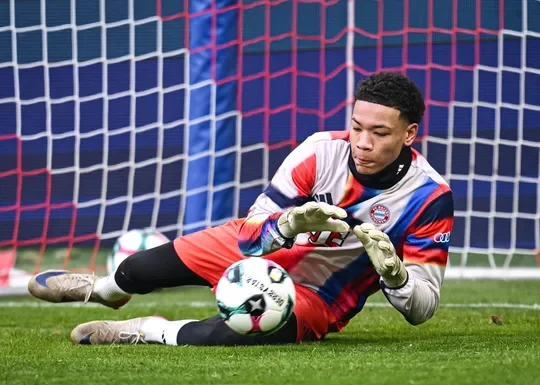 Неверојатно, за Баерн во ЛШ ќе брани 16. годишно момче