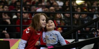 Вардар се сака од мали нозе, љубовта се пренесува од генерација на генерација (ФОТО НА ДЕНОТ)