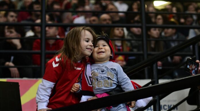 Вардар се сака од мали нозе, љубовта се пренесува од генерација на генерација (ФОТО НА ДЕНОТ)