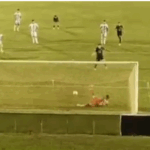 Дали е ова најбизарниот гол на сезоната?! (ВИДЕО)