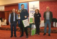 ШК Алкалоид славеше со играчите – пехарите за Николовски и Георгиев