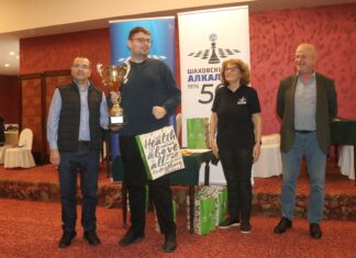 ШК Алкалоид славеше со играчите – пехарите за Николовски и Георгиев