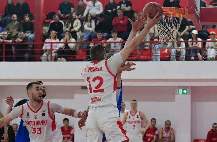 Заврши регуларниот дел од кошаркарскиот шампионат: ТФТ е лидер, Тиквеш се „протна“ во плеј – офот, а Куманово отпадна