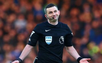Aнглискиот судија Мајкл Оливер се повреди пред да го суди првиот меч на Мундијалот