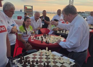 Незаборавно искуство во Сплит: Нашите шахисти играа со велемајсторот Најџел Шорт!