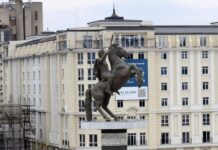 Скопје низ “очите“ на Шкотите: Град опседнат со историја во кој има “повеќе споменици отолку луѓе“!