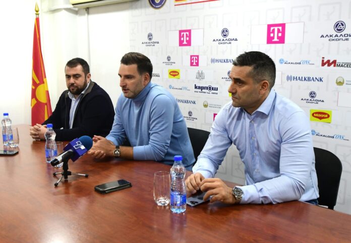 Stefanov i Lazarov na pres -2