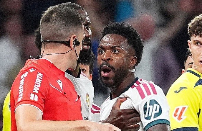 vini red card